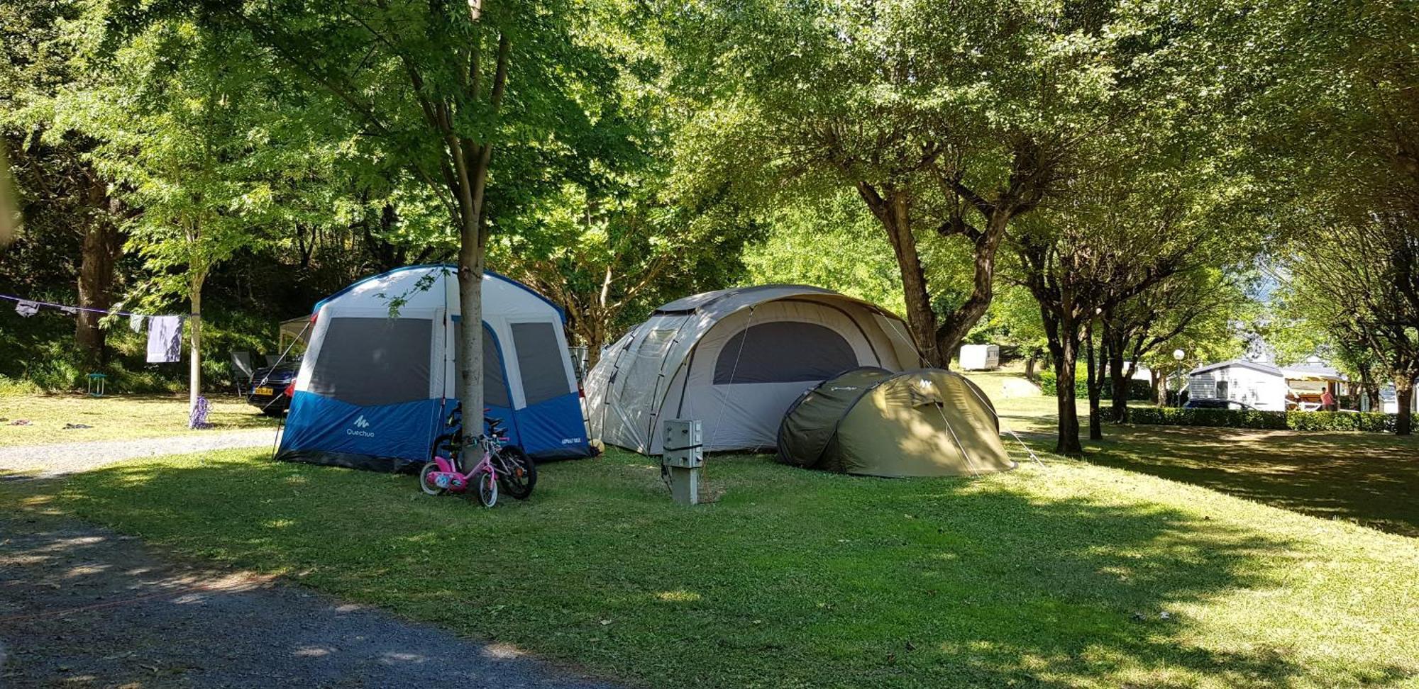 Camping Familial - Parc Aquatique - Grande Aire De Jeux A La Montagne Agos-Vidalos Экстерьер фото